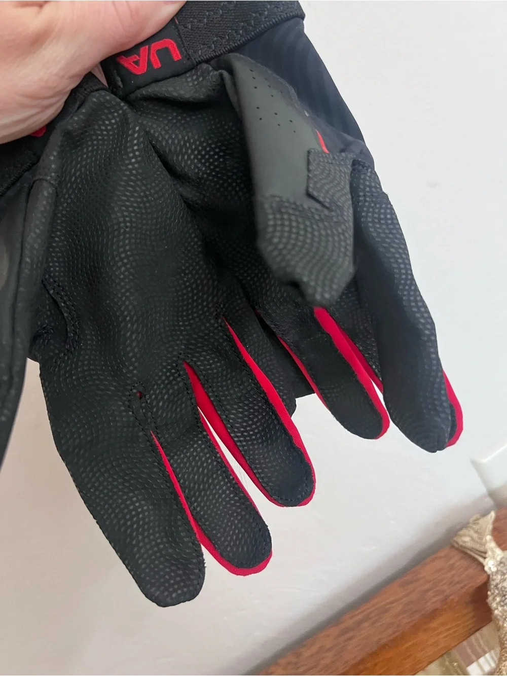 Under Armour Black and Red Performance Gloves cleanup youth size small